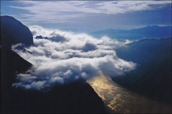 Clouds and Rains in Wu Mountains