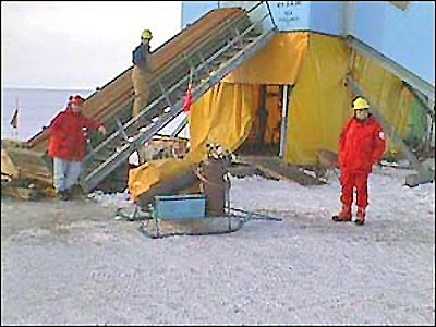 Cape Roberts: entrance to drill rig