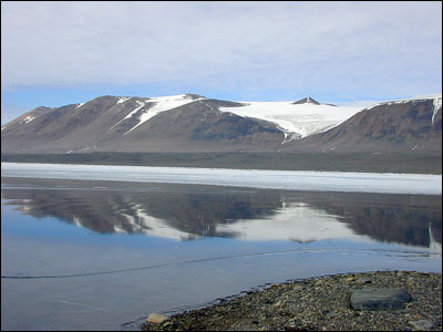 Kukri Hills across from Lake Fryxell